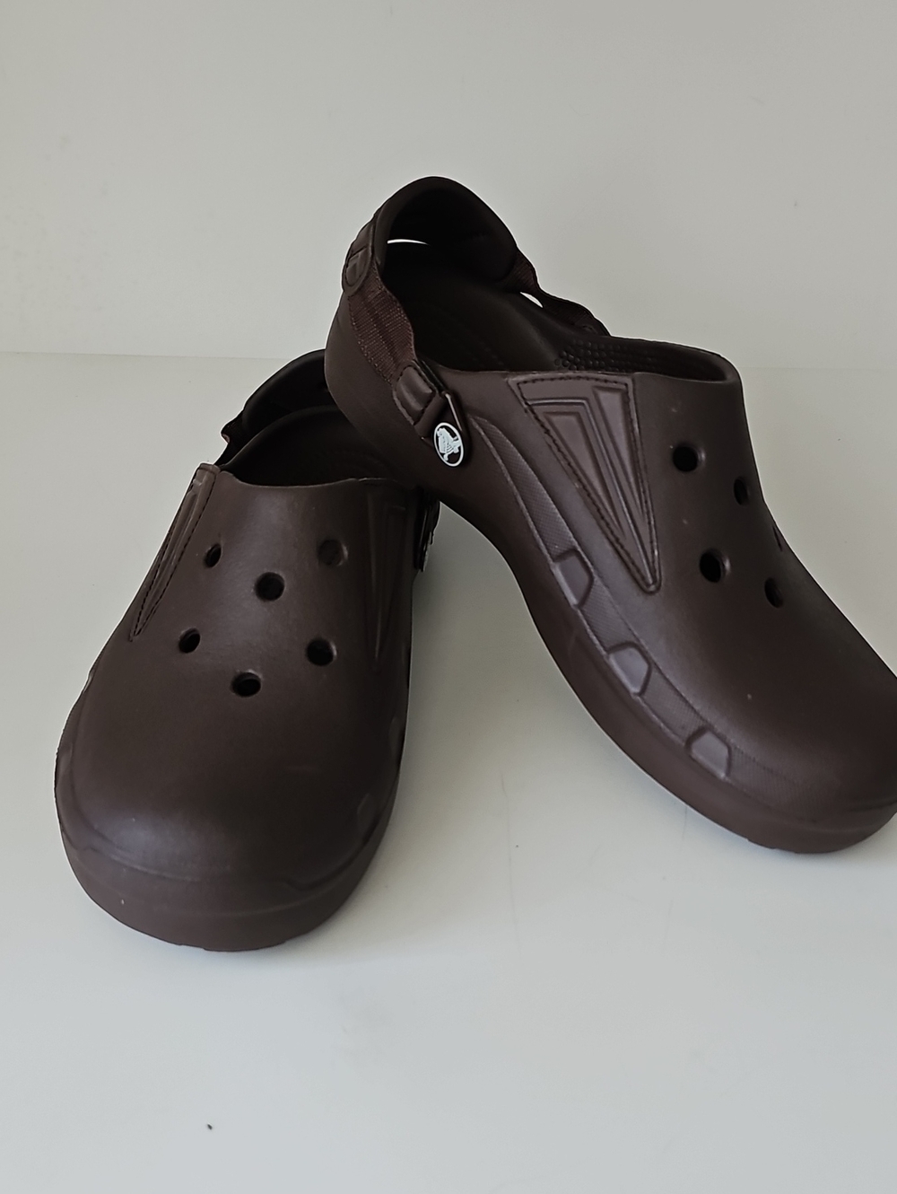 CROCS Men's Dark Brown Classic Clogs Back Elastic Comfort  Strap Size 9 Sandals